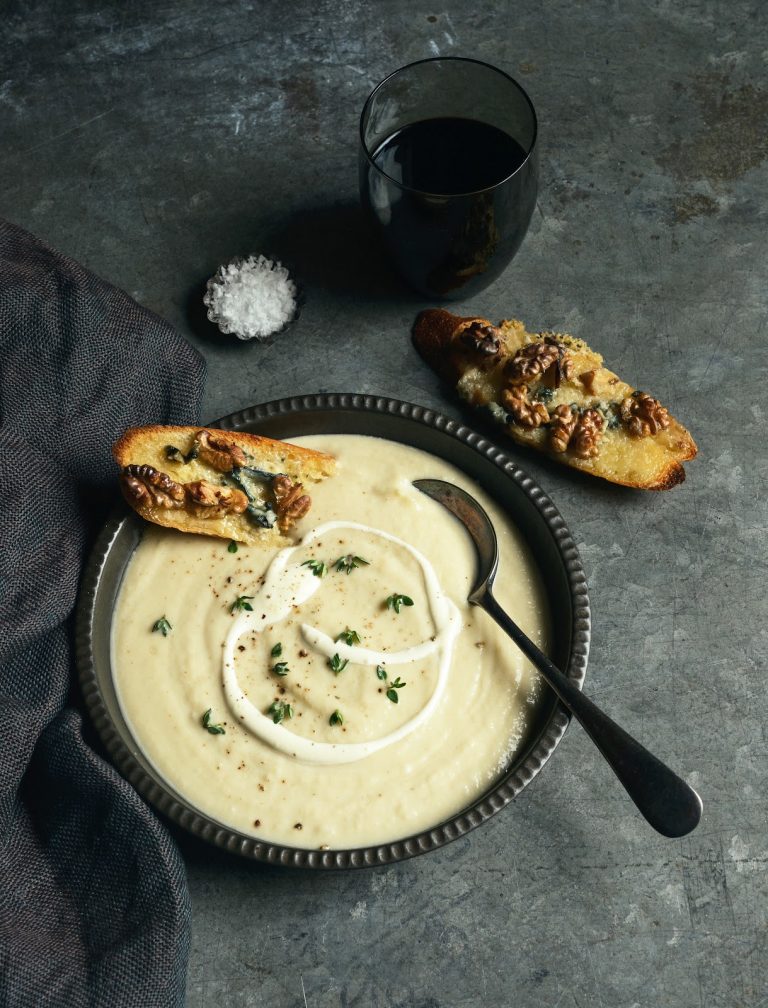 Cauliflower Soup with Blue Cheese and Walnut Toasts – Stuck in the kitchen